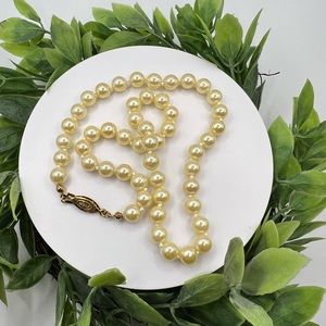 Avon Faux Pearl Necklace‎